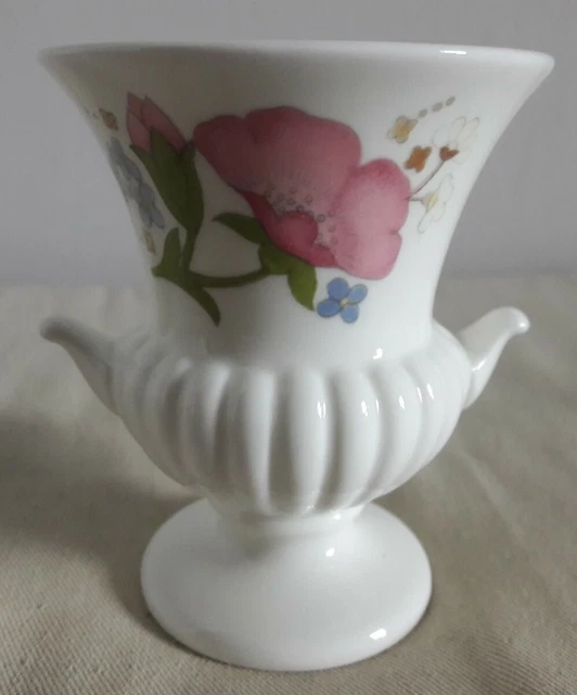 Wedgwood kleine urnenförmige Sockel Blumenknospenvase