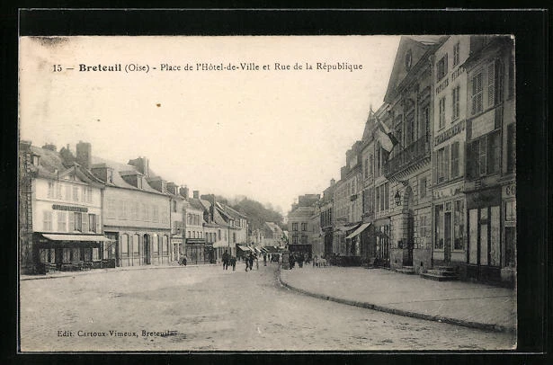 CPA Breteuil, Place de l´Hôtel-de-Ville et Rue de la République