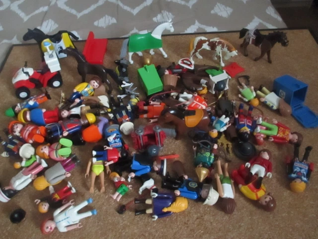 lot de plus de 60 figurines Playmobil personnages animaux enfants