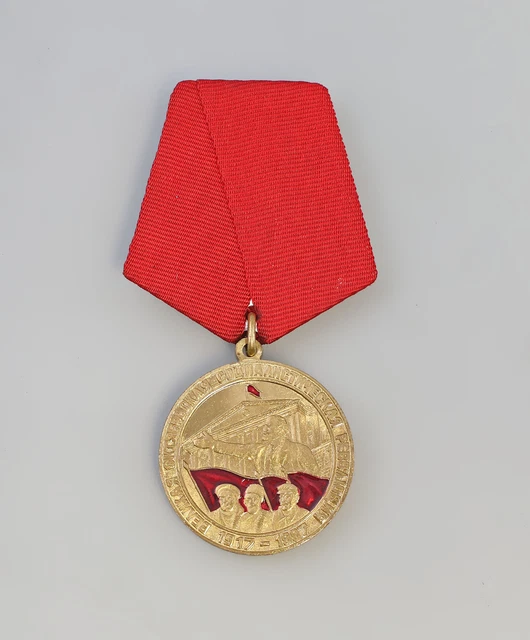 9190032 Medal 80 Years Size Socialist Oktober-Revolution 1917-97