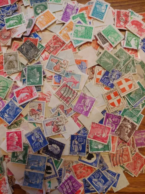 Gros Lot De Plus De 2000 Timbres Petit Format A Trier Pour Etude ! 3