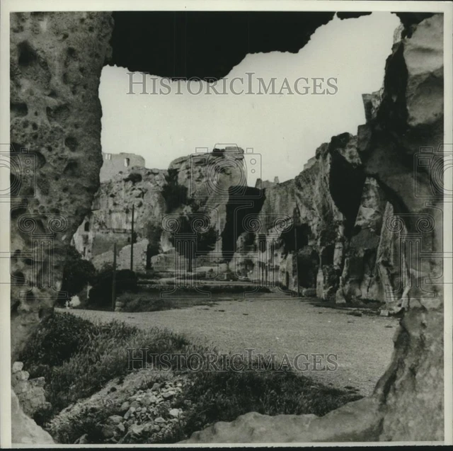 1969 Press Photo Shattered walls of Les Baux in Provence section of France.