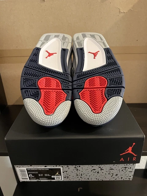 GS Size 6Y - Jordan 4 Retro Mid Midnight Navy 4s GS Size 6Y - Jordan 4 Retro Mid Midnight Navy 4s