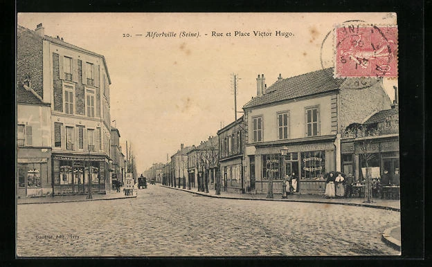 CPA Alfortville, Rue et Place Victor Hugo