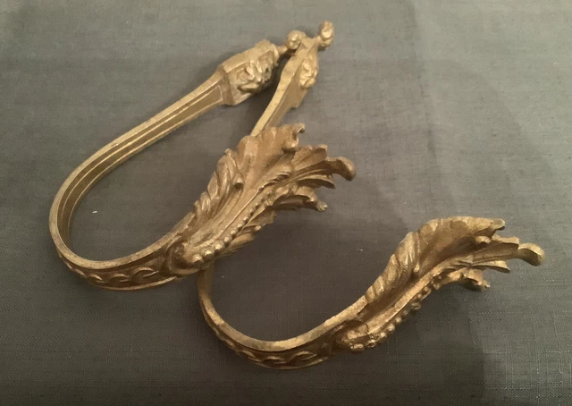 Lot De 2 Embrasses De Rideaux Anciennes – Bronze Ou Laiton Doré – Avec Crochets Muraux