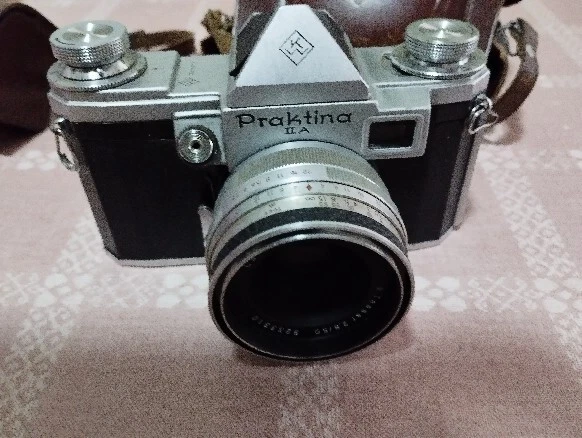 Praktina II A Spiegelreflexkamera mit Objektiv Carl Zeiss Jena Tessar 2,8/50