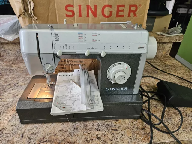 Singer Professional Sewing Machine Model #CG-550C With Pedal And Box And Manual