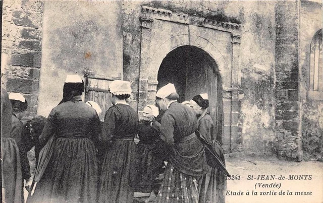 Cpa 85 Saint Jean De Monts Etude At The Exit Of The Mass