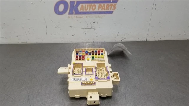 17 2017 Hyundai Tucson Oem Cabin Mounted Fuse Box Assembly