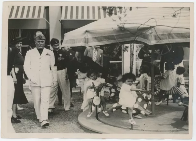 Le Dulce Benito Mussolini. Fascisme. Exposition pour l'Assistance de l'Enfance.