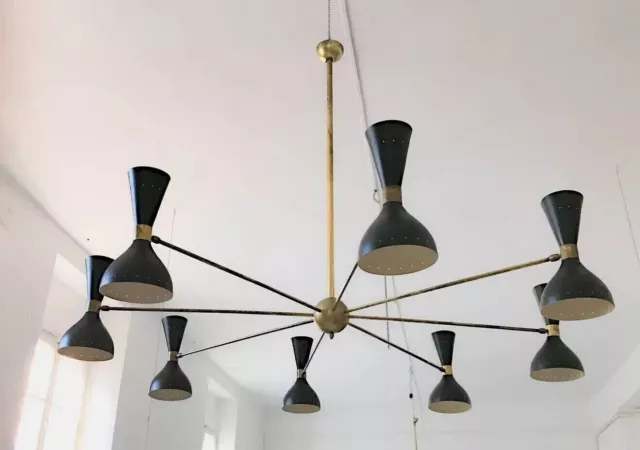 Lustre à huit bras, têtes ivoire ou noires, intérieur doré de style Stilnovo