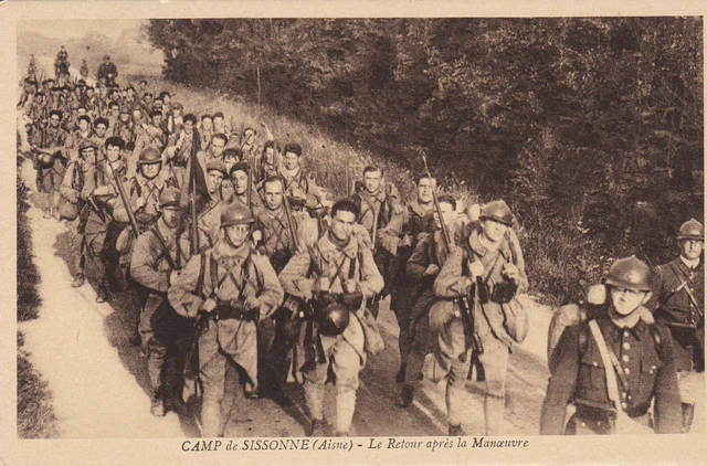 Cpa Camp De Sissonne Le Retour Apres La Manoeuvre