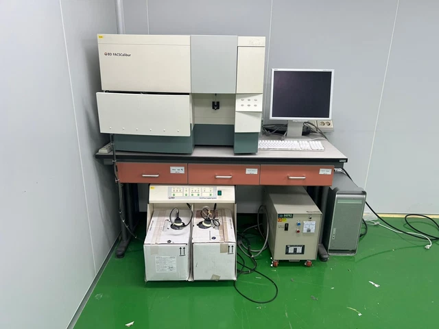 BD FACSCalibur Flow Cytometer (SN39) + BD FACSFlow supply system