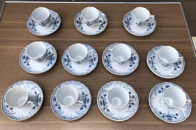 Tasses à café et sous tasses Terre de Fer St Amand et Hamage modèle Régence
