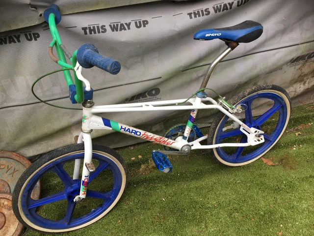 Adesivo Targa Nera Per BMX Old School Haro - Numeri Rossi #6 - NOS Anni '80 (17,7 Cm)