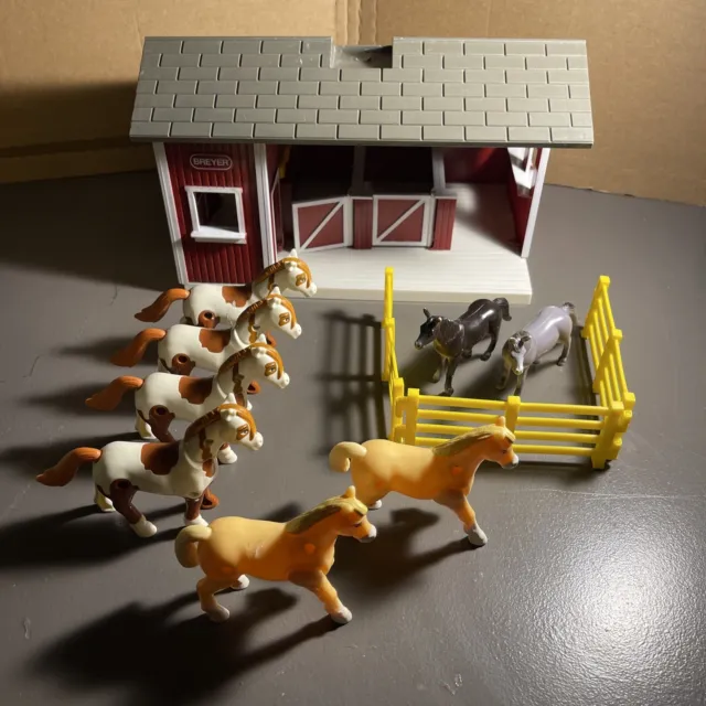 Breyer Animal Creations Horse Stall Barn Incomplete + non Breyer Horses