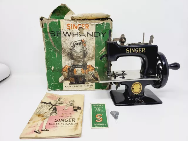 Vintage Singer 20 Sewhandy Toy Childs Miniature Sewing Machine Black With Box