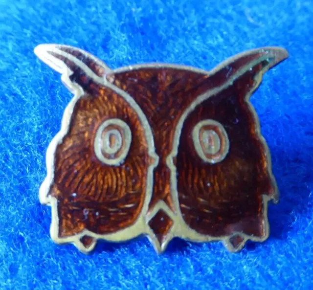 Vintage Girl Guide Brownie Leader Brown Owl Pin Badge (4986)