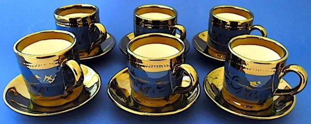 Jersey : suite de six tasses et leurs sous-tasses en faïence lustrée. 2