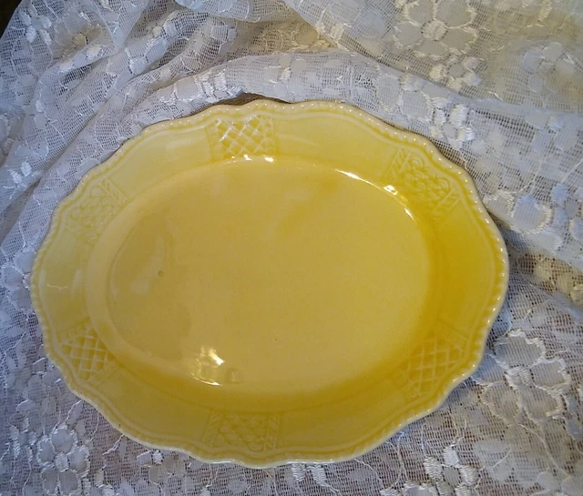 Vintage 1930 Homer Laughlin Trellis Pattern Pale Yellow Serving Platter