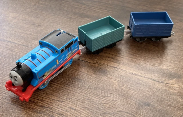 THOMAS TRACKMASTER SPEED & Spark Thomas Motorised Train with tender ...