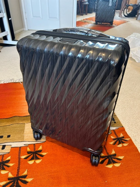 TUMI 19 Degree Continental Carry On 4 Wheel Travel Bag-Black