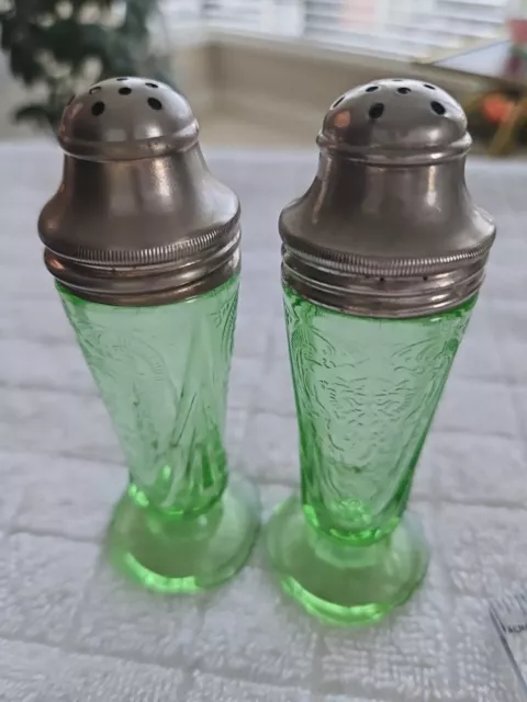 royal lace green depression glass salt and pepper shakers 3