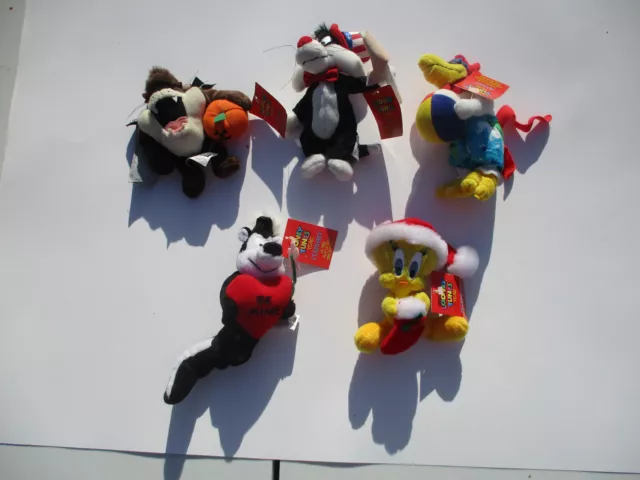 Looney Tunes Year 5 Mini Bean Bags Taz, Sylvester,  Pepe Le Pew, Tweety, Foghorn