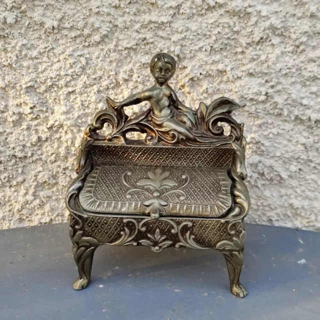 ANTICA SCATOLA PORTAGIOIE in metallo Liberty Victorian footed embossed  casket EUR 85,00 - PicClick IT