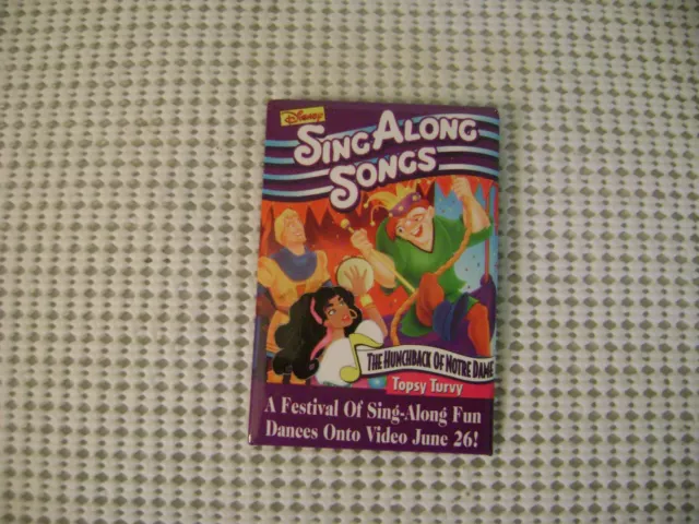 PIN BADGE BUTTON DISNEY Sing Along Songs THE HUNCHBACK OF NOTRE DAME promo USA