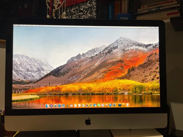 IMac, clavier Apple Magic Keyboard et Magic Mouse argentés photo