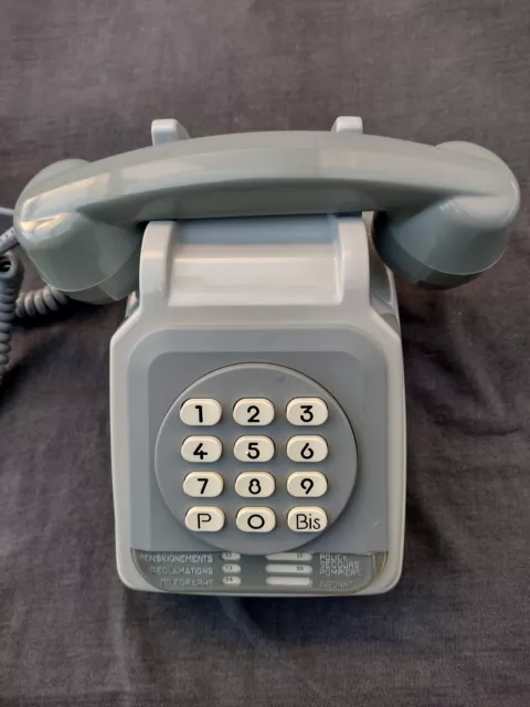 Téléphone vintage avec clavier 