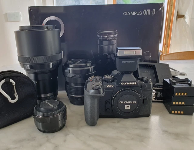 Olympus OM-D E-M1 Mark II Pro Kit Corredo