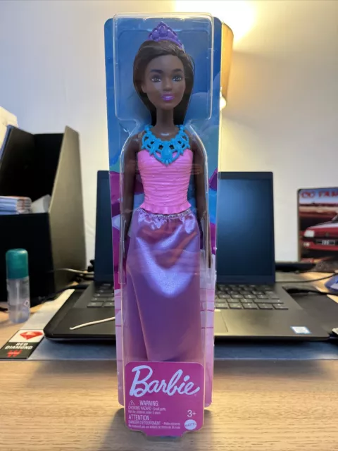 Poupée Barbie princesse dreamtopia brune à la robe violette Mattel