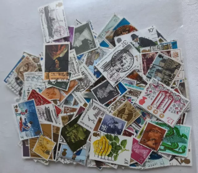 Random Selection Of Great Britain Used Stamps Off Paper Weighing About 35 Grams