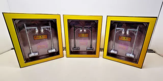 O MTH Rail King Diecast #64 Highway Lamp Sets 2 silver 1 black selling as (LOT)