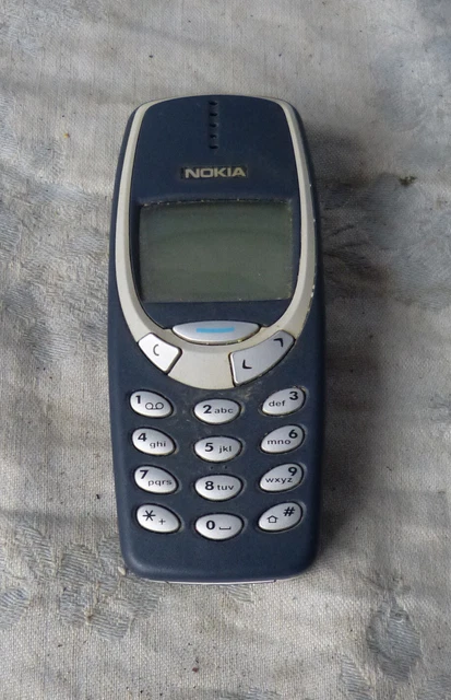 Téléphones portable vintage NOKIA 3310 avec chargeur & notice