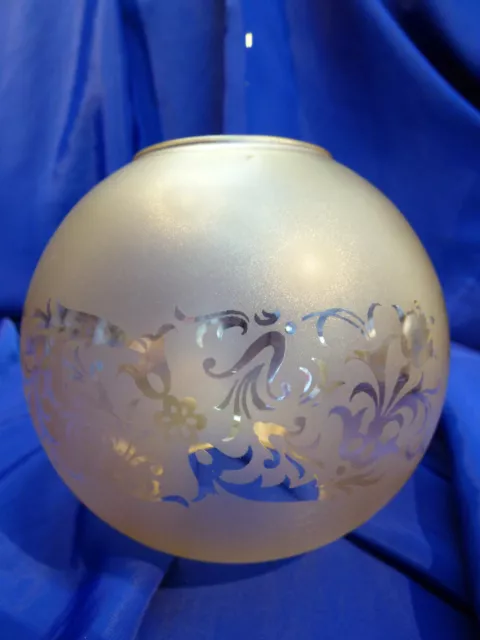 GLOBE DE LAMPE A PETROLE EN VERRE SATINE & DECOR . H 115 mm D 61 mm. REF 5046