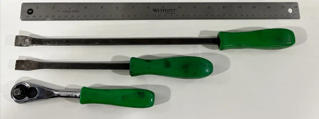 Matco Tools 2 Piece Green Handle Curved Tip Prybar Set & 3/8” Ratchet BR8TG