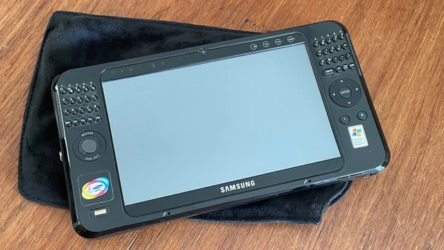 Samsung Q1 Ultra Computer/Tablet, In box with full accessories, fully working