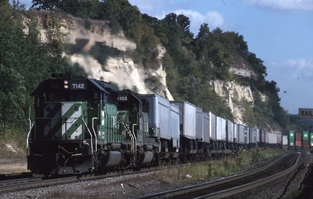 BN BURLINGTON NORTHERN Railroad Train Locomotive 7142 ST PAUL MN Photo Slide