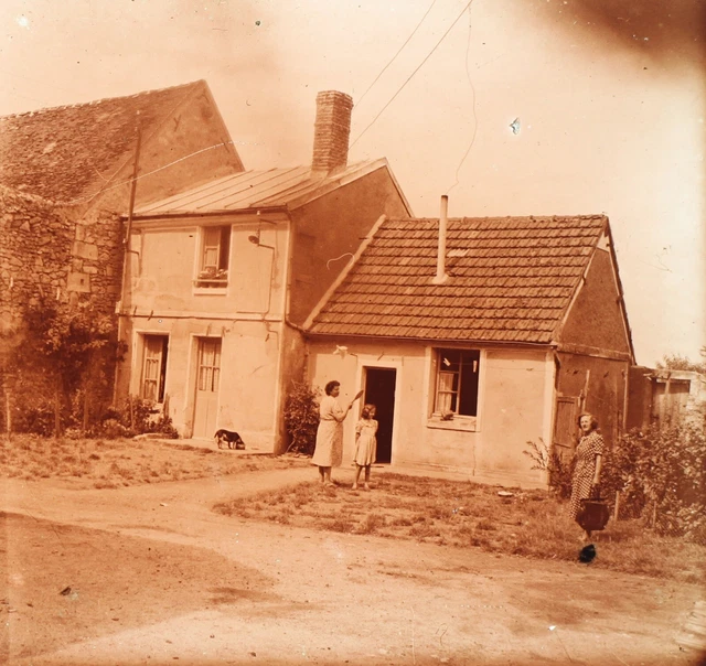 FRANCE women's Rhuis Oise family home c1950 vintage photo glass plate Pn1