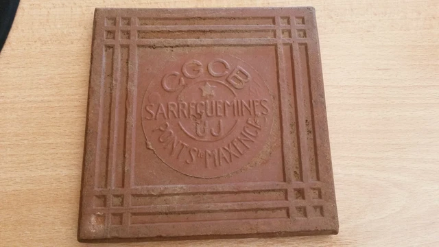 ANCIEN CARREAU CARRELAGE signé CGCB Sarreguemines UJ Pont ste Maxence