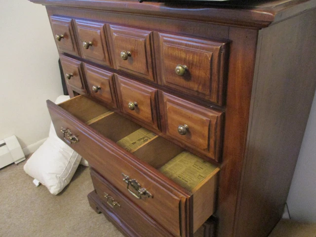 4 Piece Thomasville Queen sized bedroom set - bed, 2 night stands, dresser