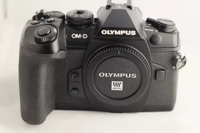 Olympus OM-D E-M1 Mark II 20.4 MP Mirrorless Digital Camera plus 40-150 lens 
