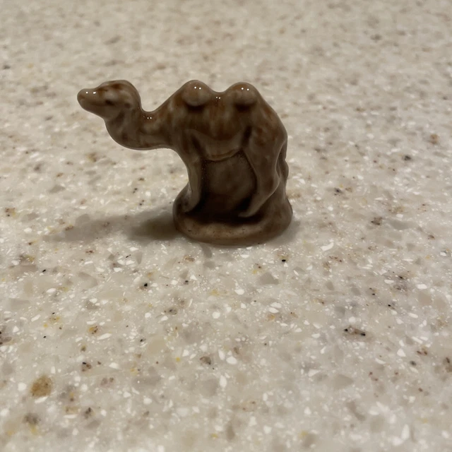 One Wade England Whimsie Tea Tiny Camel Figurine Ceramic Porcelain Miniature d1