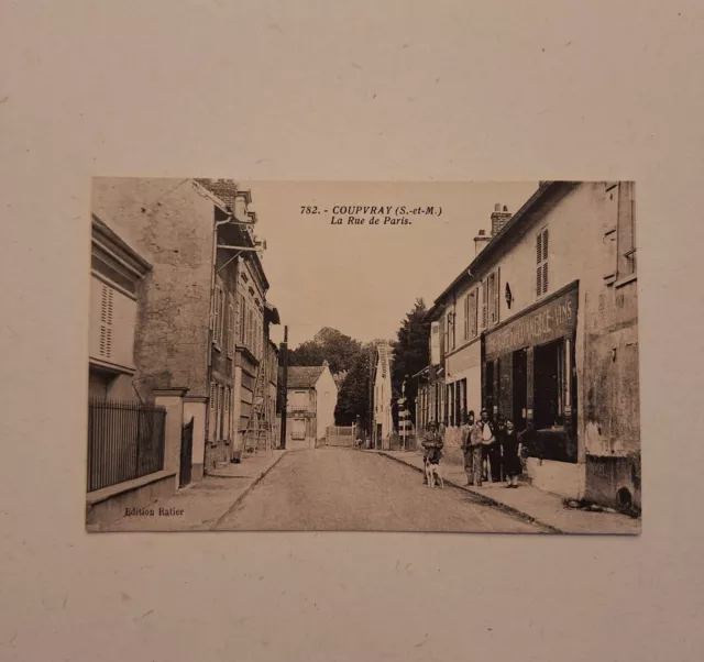 Cpa Coupvray 77 Seine Et Marne Rue De Paris Animée