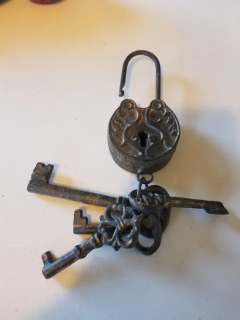 Faux Pirate/Ship Lock And Skeleton Keys Set Nautical Decor