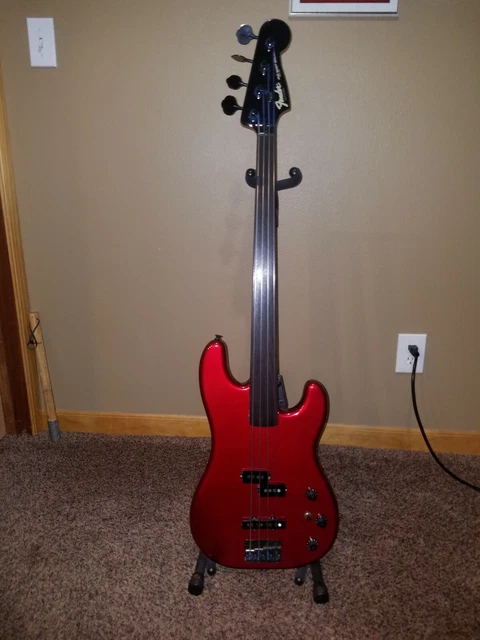 FENDER JAZZ BASS Special Fretless Japan 1984-1987 $600.00
