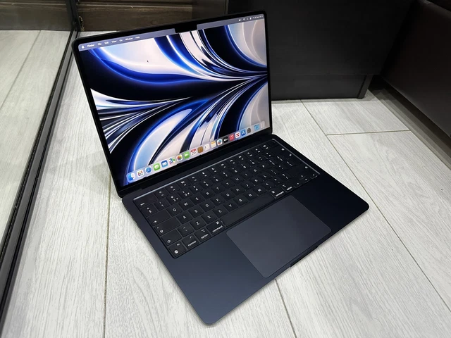 Apple MacBook Air Retina 13,6" 2022 256 GB SSD 16 GB RAM 8C CPU 8C GPU M2 mezzanotte Apple MacBook Air Retina 13,6" 2022 256 GB SSD 16 GB RAM 8C CPU 8C GPU M2 mezzanotte